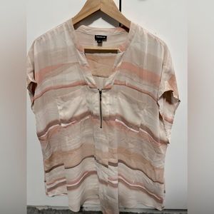 Women’s Torrid blouse size 1x. No holes or stains